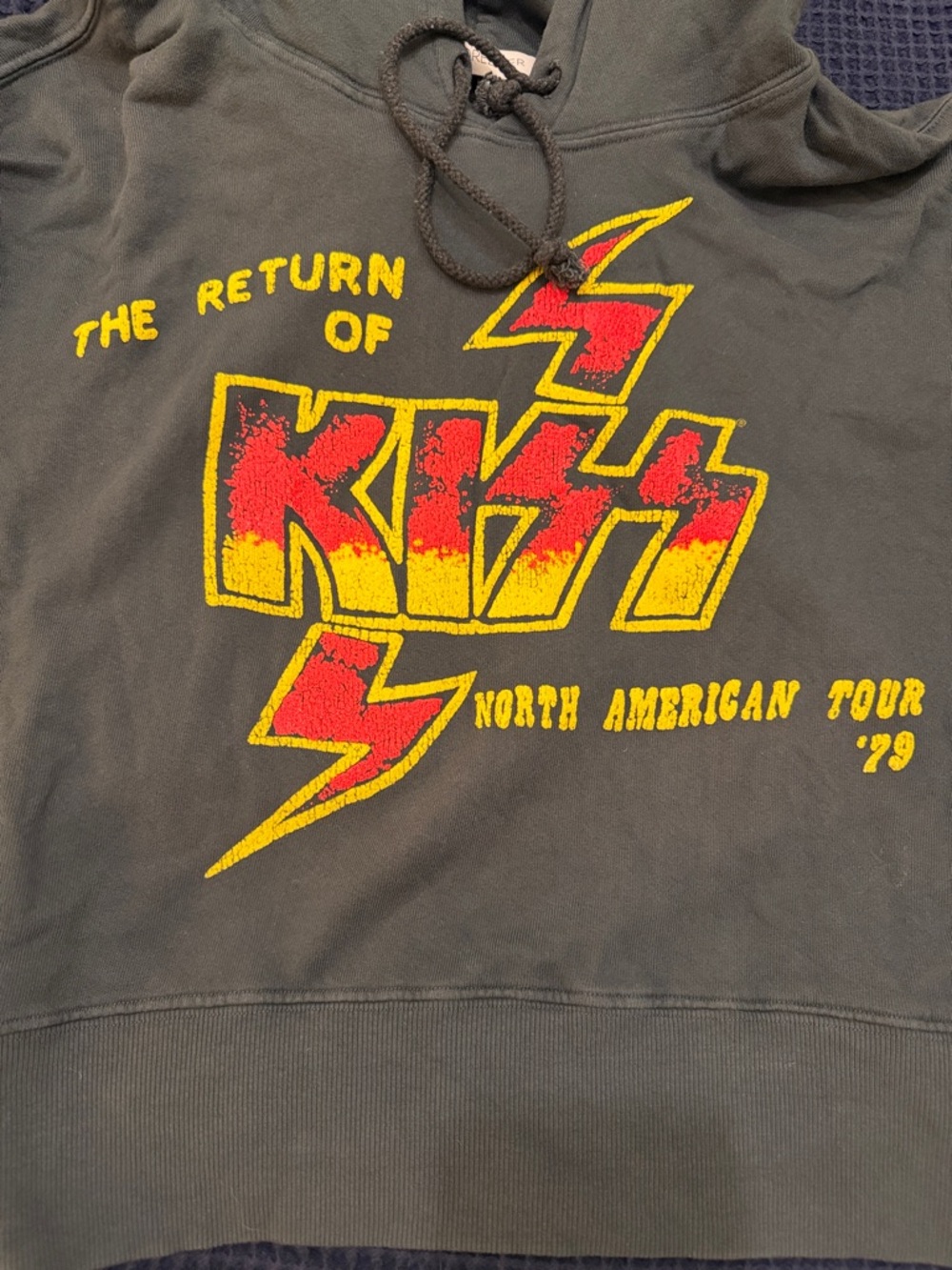 Daydreamer Return of the Kiss Cropped Hoodie Vintage Black